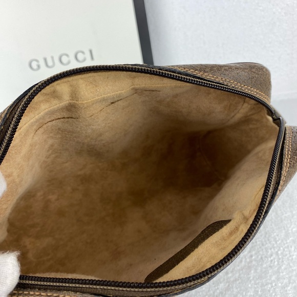 Gucci GG Supreme Canvas Toiletry Case - Picture 10 of 14